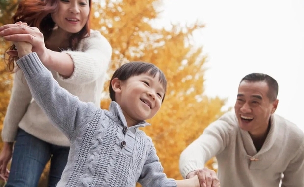 Gần 60 tuổi vẫn đi làm thuê giúp quý tử trả nợ mua nhà, vợ chồng già bật khóc vì dạy con sai cách, mãi không thể tự chủ kinh tế-2