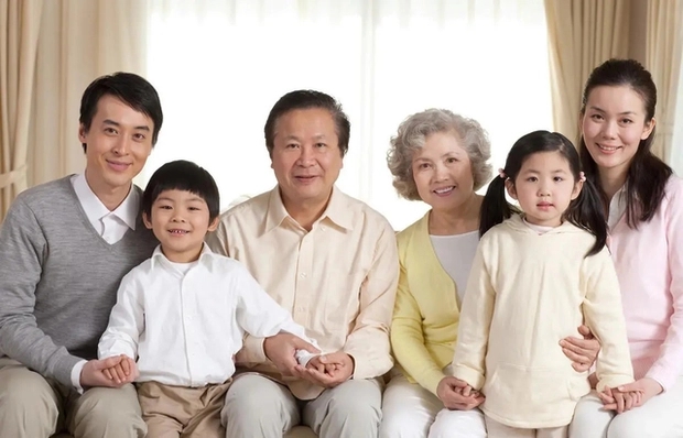 Gần 60 tuổi vẫn đi làm thuê giúp quý tử trả nợ mua nhà, vợ chồng già bật khóc vì dạy con sai cách, mãi không thể tự chủ kinh tế-3