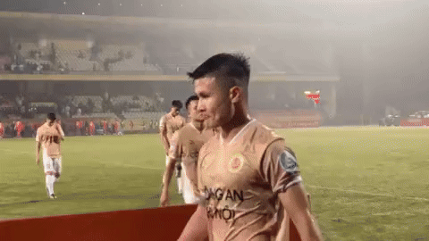 Quang Hải buồn bã vì một điều ngay trước thềm đám cưới, lặng lẽ rời sân không có Chu Thanh Huyền đến đón-1