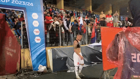 Quang Hải buồn bã vì một điều ngay trước thềm đám cưới, lặng lẽ rời sân không có Chu Thanh Huyền đến đón-2