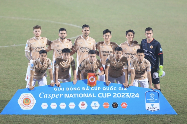 Quang Hải buồn bã vì một điều ngay trước thềm đám cưới, lặng lẽ rời sân không có Chu Thanh Huyền đến đón-8