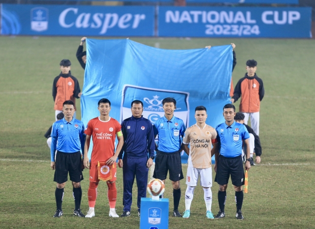 Quang Hải buồn bã vì một điều ngay trước thềm đám cưới, lặng lẽ rời sân không có Chu Thanh Huyền đến đón-9