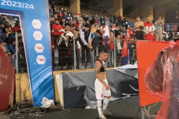 Chu Thanh Huyền xả vai hot girl gợi cảm, ở nhà Quang Hải mang đúng dáng dấp nàng dâu hiền-4