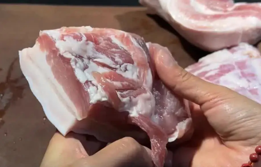 Đừng ngâm thịt trong nước khi rã đông: Đầu bếp khách sạn chỉ 1 mẹo nhỏ rã đông sau 5 phút và trông như thịt mới mua-5