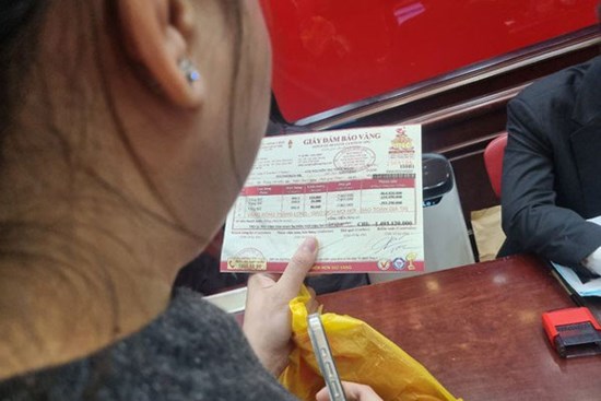 Cú ‘quay xe’ đột ngột của giá vàng và bài học lỗ kép chưa bao giờ cũ