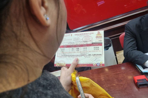 Cú ‘quay xe’ đột ngột của giá vàng và bài học lỗ kép chưa bao giờ cũ-1