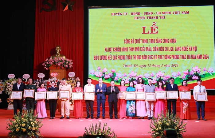 Trao bằng công nhận 15/15 xã huyện Thanh Trì đạt chuẩn nông thôn mới kiểu mẫu-11