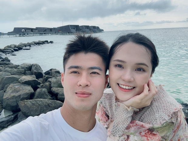 Ái nữ nhà cựu Chủ tịch CLB Sài Gòn khẳng định Duy Mạnh có phúc lắm mới lấy được mình, khoe chuyện chồng đẹp trai nhất tuyển Việt Nam-1