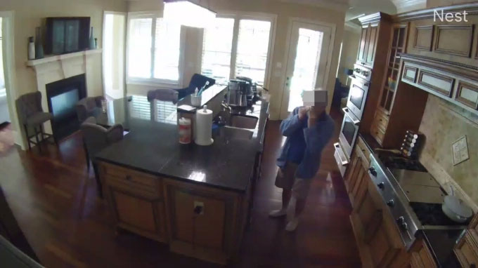 Xem camera, con dâu bức xúc khó chịu vì hành động của mẹ chồng trong nhà bếp-1
