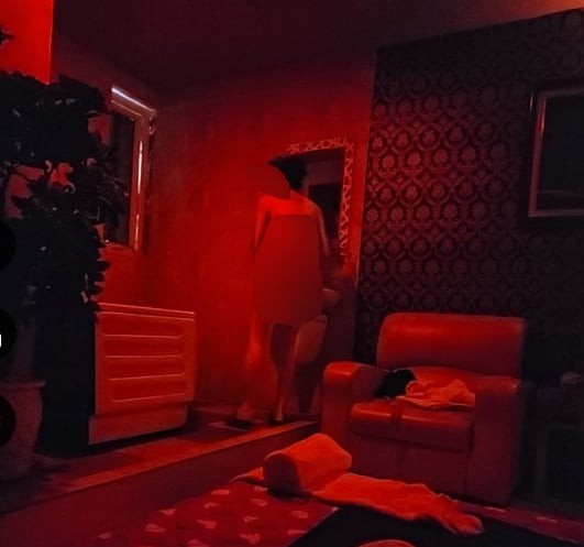 Xâm nhập massage kích dục ở Hà Nội: Đủ chiêu chiều thượng khách-3