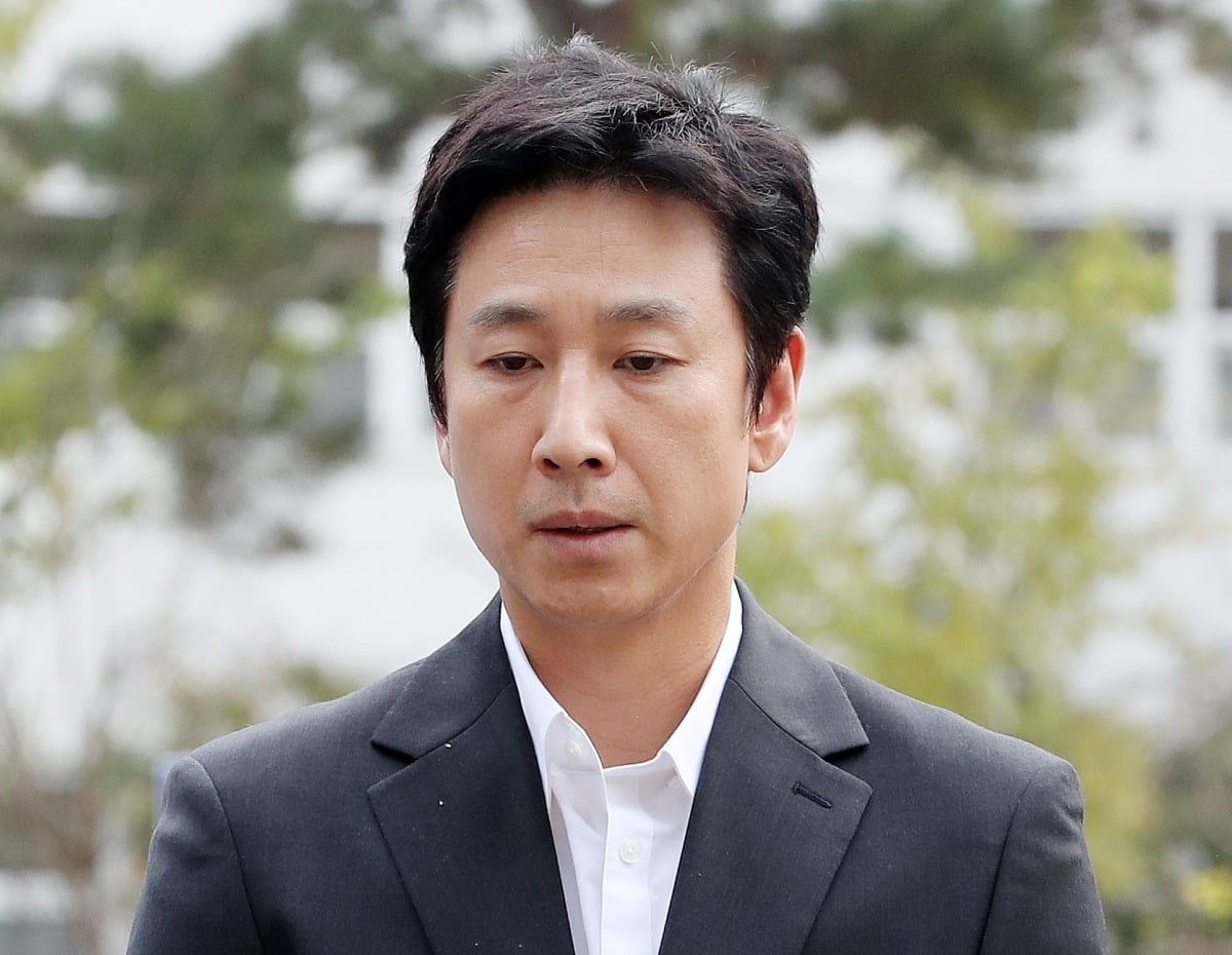 Nữ quản lý quán bar tống tiền Lee Sun Kyun bị xét xử-2
