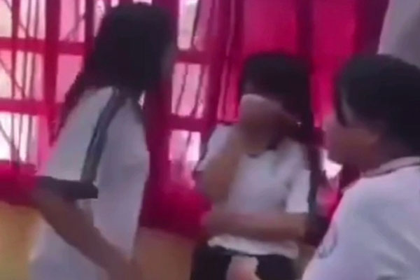 Học sinh lớp 2 bị thầy giáo đánh vì không viết được chính tả-3