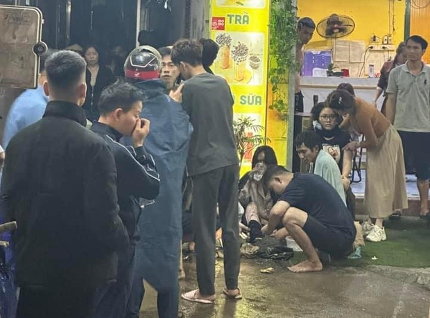 Người dân hoảng loạn tháo chạy khỏi phòng trọ bị cháy ở Triều Khúc, Hà Nội-1