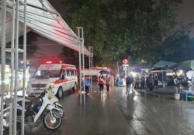 Người dân hoảng loạn tháo chạy khỏi phòng trọ bị cháy ở Triều Khúc, Hà Nội-4