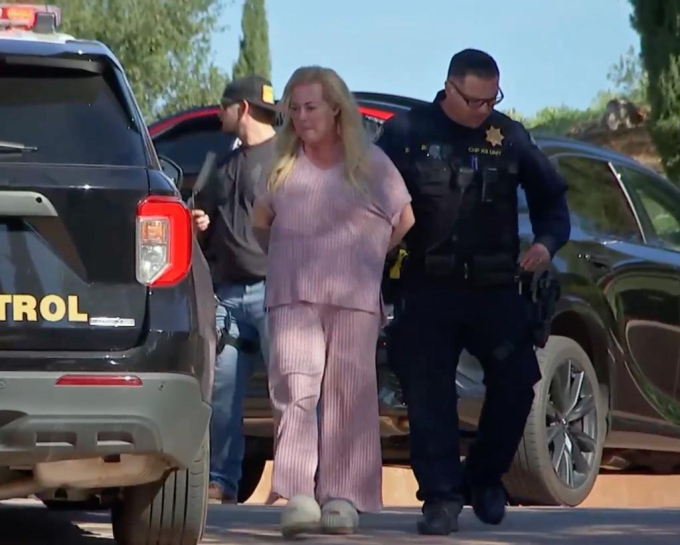 Bà mẹ 3 con điều hành đường dây trộm cắp mỹ phẩm trang điểm trị giá 197 tỷ VNĐ trên khắp nước Mỹ để bán hàng online-3