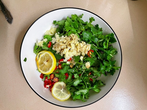 1 đống thuốc bổ không bằng 1 nắm rau mùi: 3 món ăn dễ làm từ rau mùi giúp bạn chống lại bệnh tật và thêm ngon miệng-3