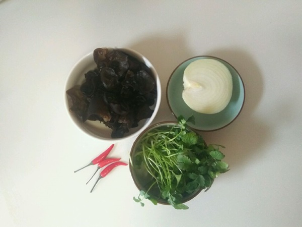 1 đống thuốc bổ không bằng 1 nắm rau mùi: 3 món ăn dễ làm từ rau mùi giúp bạn chống lại bệnh tật và thêm ngon miệng-13