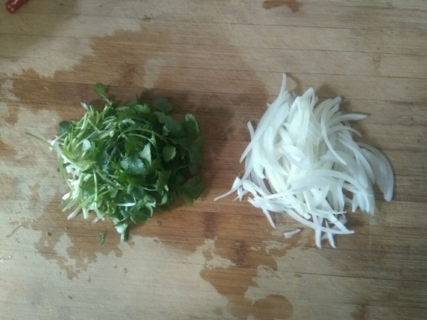 1 đống thuốc bổ không bằng 1 nắm rau mùi: 3 món ăn dễ làm từ rau mùi giúp bạn chống lại bệnh tật và thêm ngon miệng-16