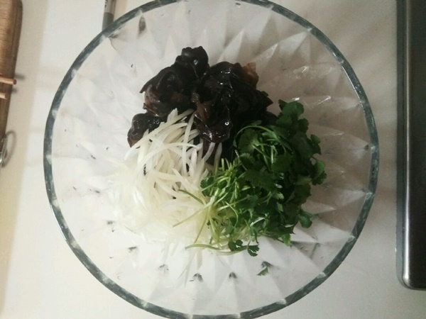 1 đống thuốc bổ không bằng 1 nắm rau mùi: 3 món ăn dễ làm từ rau mùi giúp bạn chống lại bệnh tật và thêm ngon miệng-17