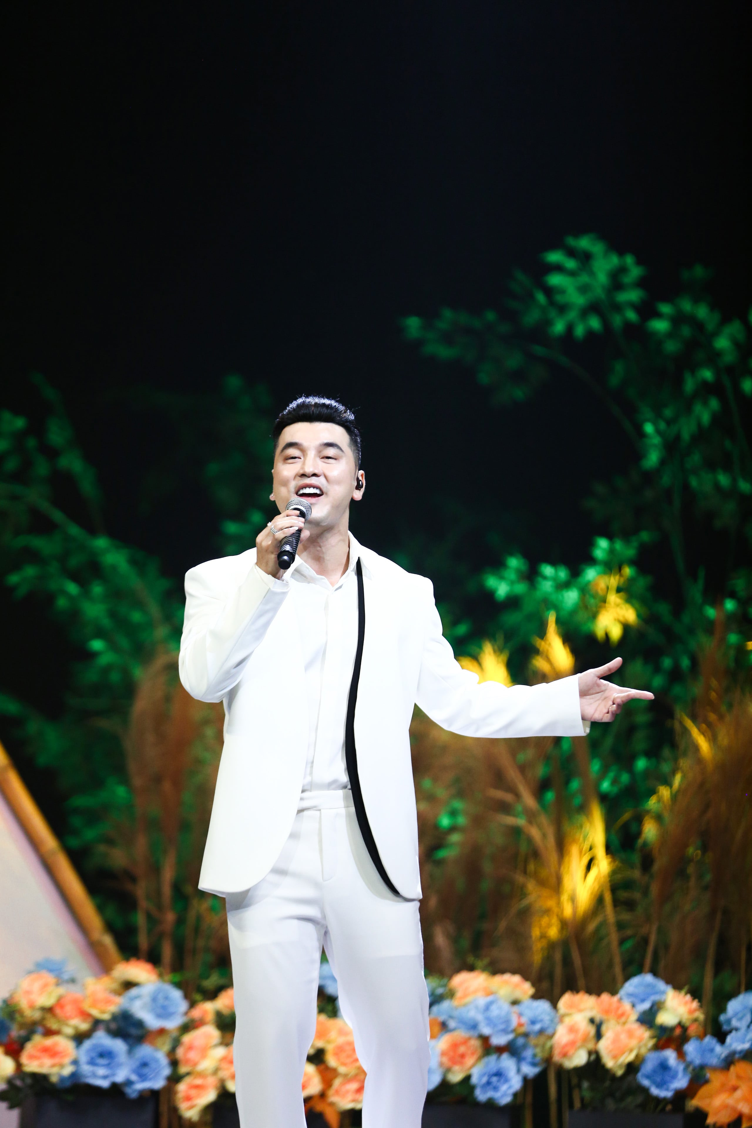 Bán hết tài sản để chữa bệnh, nam ca sĩ hàng đầu showbiz Việt giờ thế nào?-5