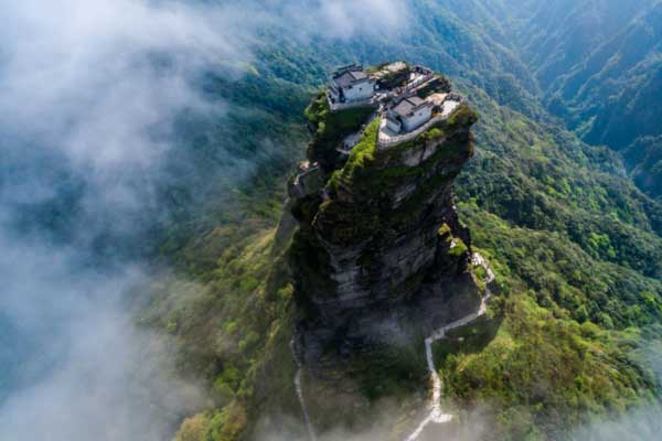Chùa cổ tọa lạc trên đỉnh núi 2.500 mét ở Trung Quốc, được ví như tiên cảnh hạ giới-2