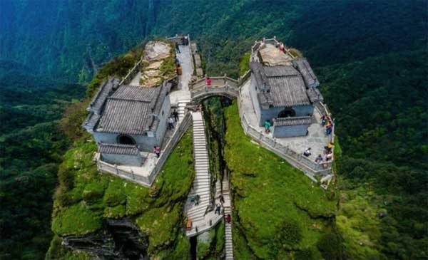 Chùa cổ tọa lạc trên đỉnh núi 2.500 mét ở Trung Quốc, được ví như tiên cảnh hạ giới-3