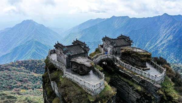 Chùa cổ tọa lạc trên đỉnh núi 2.500 mét ở Trung Quốc, được ví như tiên cảnh hạ giới-4