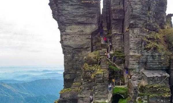 Chùa cổ tọa lạc trên đỉnh núi 2.500 mét ở Trung Quốc, được ví như tiên cảnh hạ giới-7