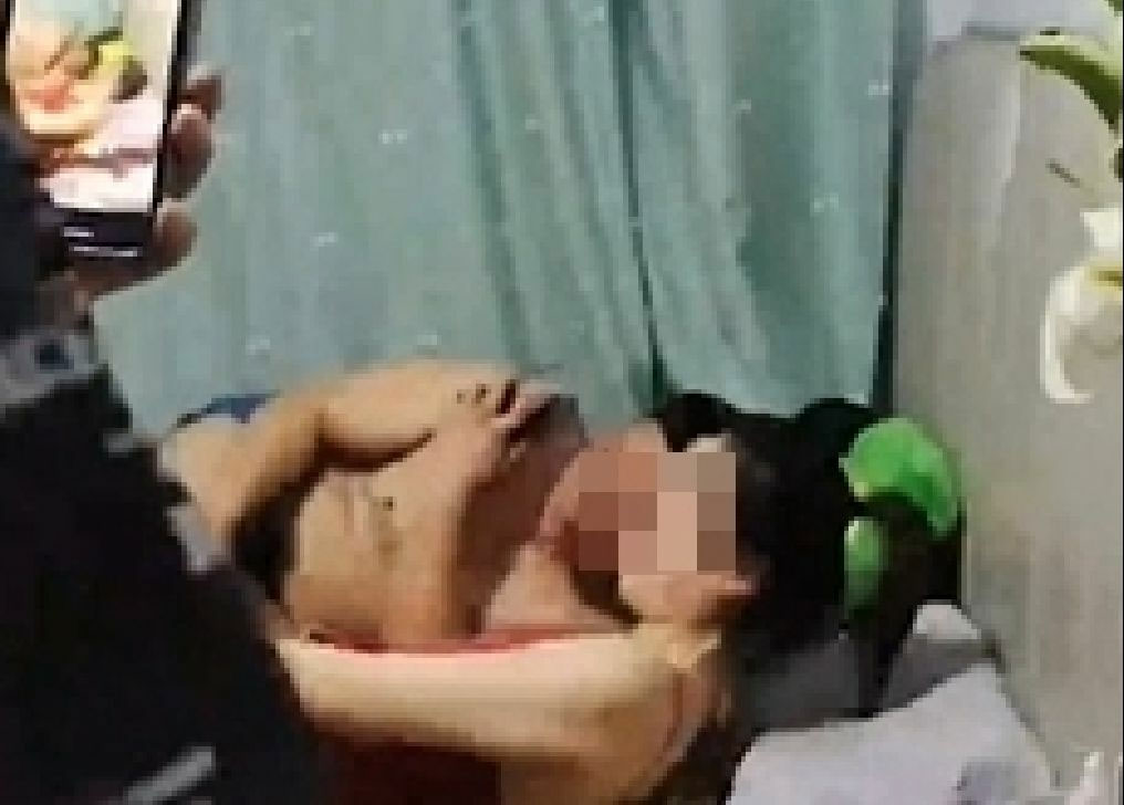 Bắt quả tang vợ đang ở bên nhân tình, chồng xông vào đối chất thì giật mình trước câu nói của vợ-1