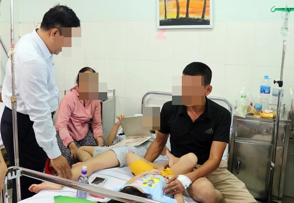 Vụ 222 người nhập viện sau khi ăn cơm gà: Chủ quán nói gì?-1