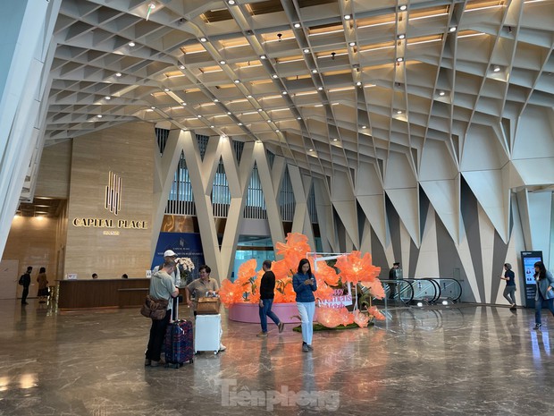 Cận cảnh tòa nhà 1 tỷ USD ở Hà Nội của bà Trương Mỹ Lan-10