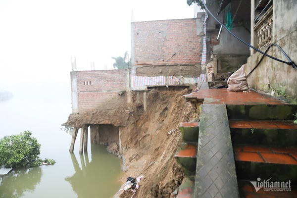 Chủ căn nhà bị sông Cầu nuốt chửng: Giây phút đó tôi chỉ biết ôm mặt khóc-4