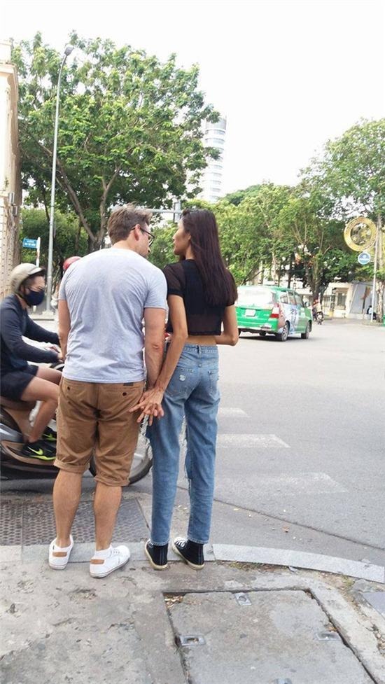 Soi tình sử của Á hậu Hoàng Thùy: Từng chết đi sống lại khi chia tay bạn trai người Đức, vướng nghi vấn hẹn hò với Rocker Nguyễn-3