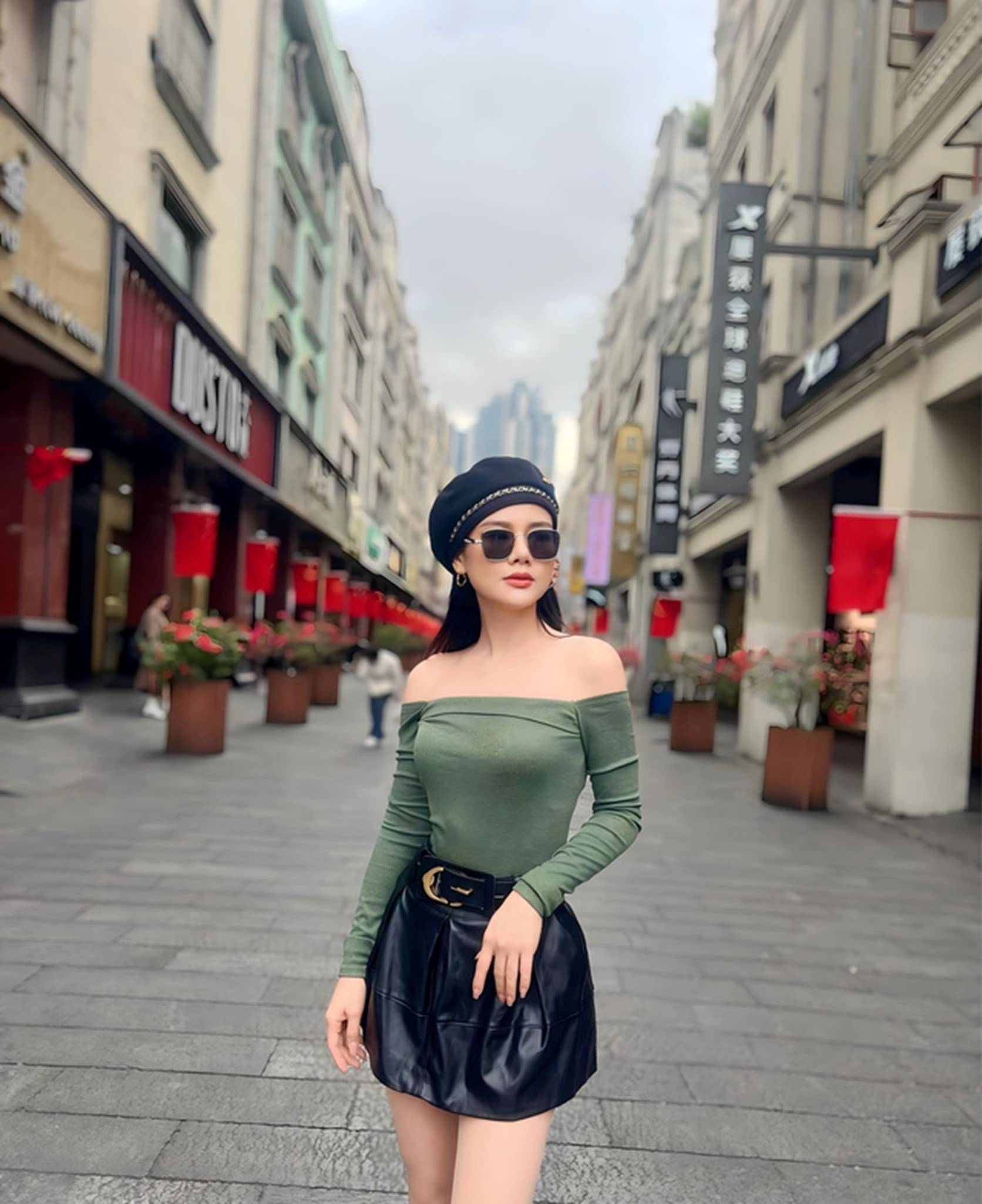 Mỹ nhân phim VTV mang quân hàm Thiếu tá, sống hạnh phúc bên chồng là Trung tá, Phó giám đốc Nhà hát kịch-4