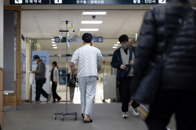 Tình cảnh sau 25 ngày khủng hoảng y tế tại Hàn Quốc: Nhiều bệnh nhân chấp nhận án tử, người thân bất lực trước hiện thực đau lòng-3