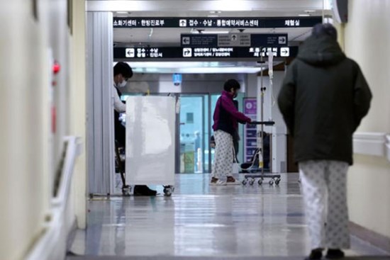 Tình cảnh sau 25 ngày khủng hoảng y tế tại Hàn Quốc: Nhiều bệnh nhân chấp nhận