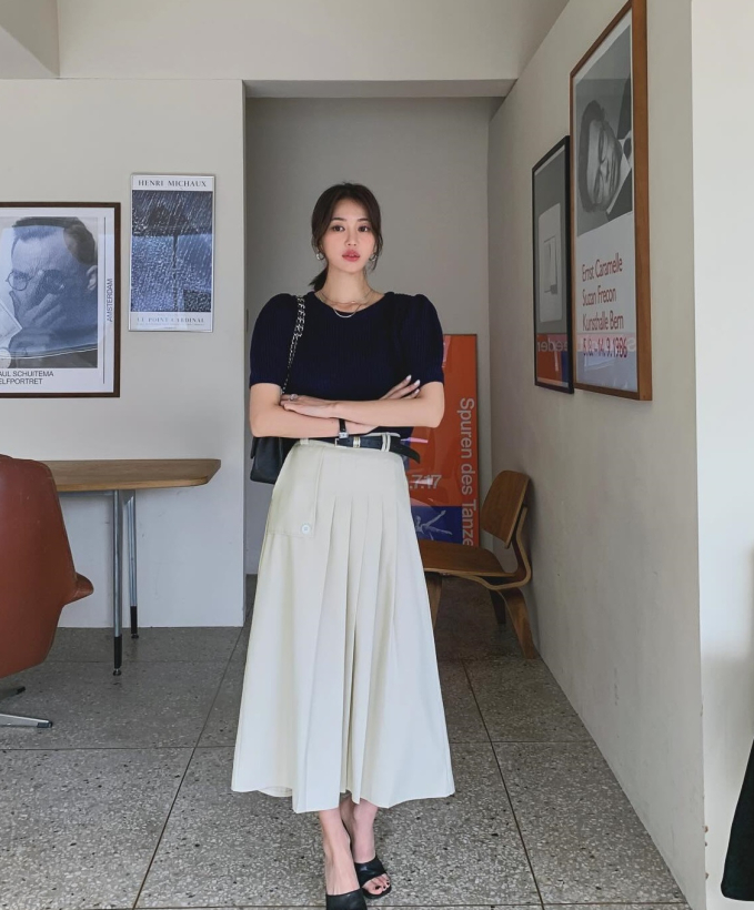 Chân váy chữ A đang hot hơn cả chân váy suông vì diện lên cao ráo, chân thon dài-5