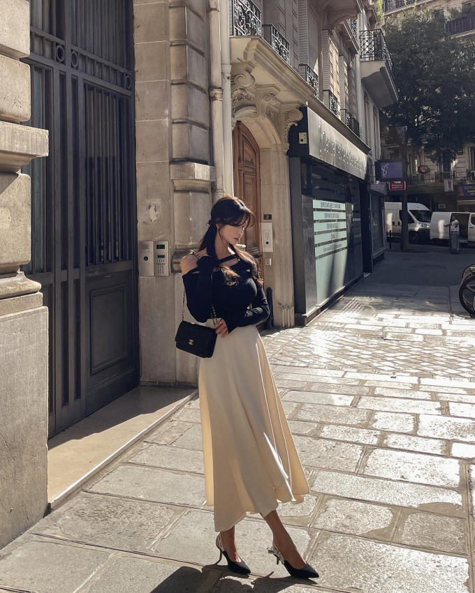 Chân váy chữ A đang hot hơn cả chân váy suông vì diện lên cao ráo, chân thon dài-10
