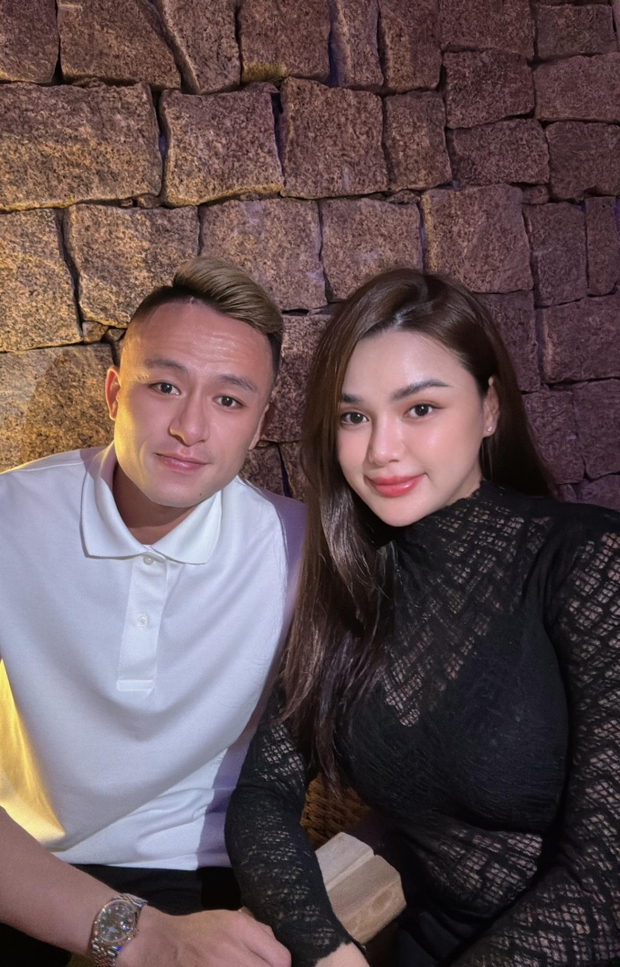 Tiền vệ đội tuyển Việt Nam đón sinh nhật cùng vợ có gia thế khủng, cư xử thế nào mà được lòng bố mẹ vợ giàu sụ?-2