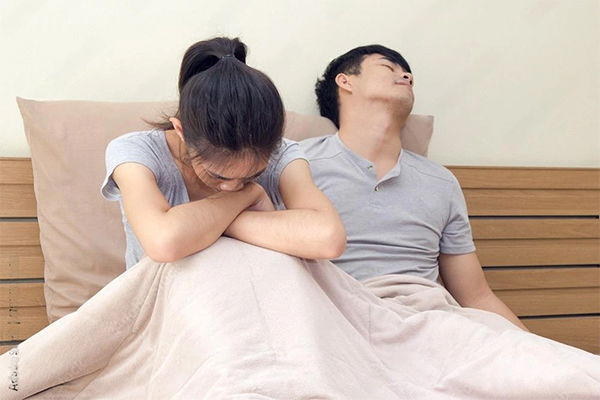 Phát hiện vợ có dấu hiệu ngoại tình, nên chất vấn hay giữ im lặng?-1