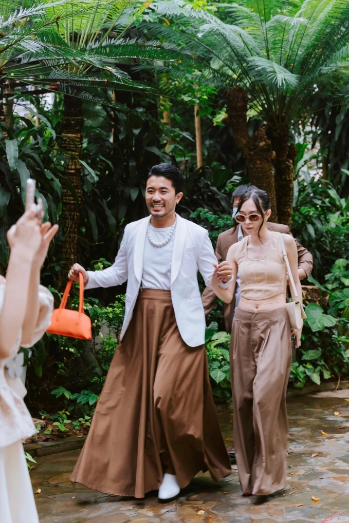 Ái nữ đại gia ngầm đất Bắc kết hôn với bạn thân: Lấy nhau về chồng gây chú ý vì... thích mặc váy-6