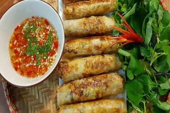 Cuối tuần làm nem rán thơm ngon đãi cả nhà