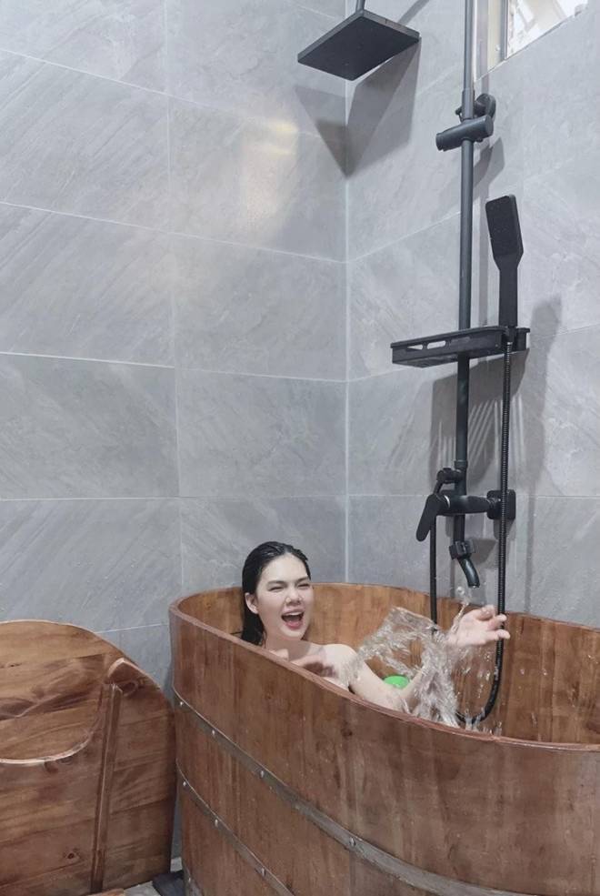 Bên trong cơ ngơi 4 tầng của Ngọc Trinh: Rộng đẹp, sang chảnh nhưng có góc cực uy nghiêm-15