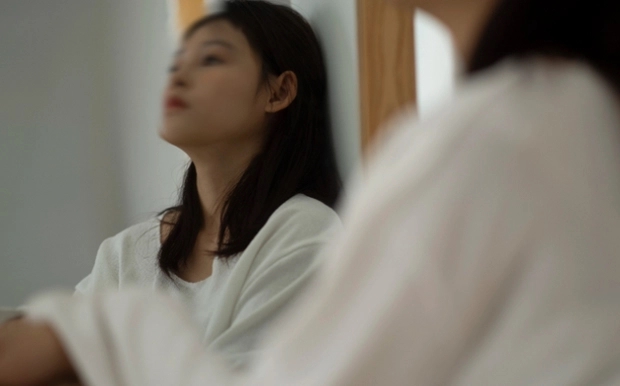 Đến nhà tôi chơi, chị chồng vào thẳng phòng ngủ rồi đưa cho cả túi vàng gom góp hơn chục năm qua-1