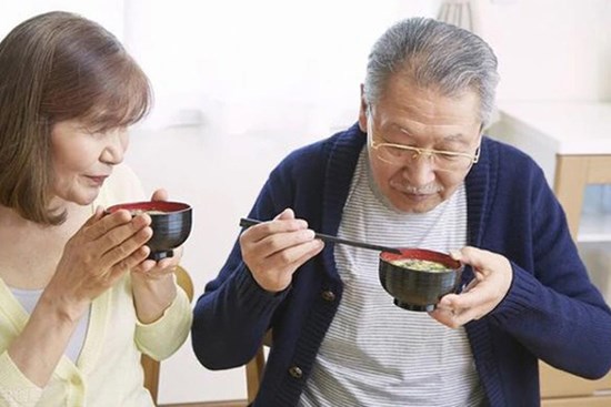 Những người sống thọ thường có 4 thói quen, ngủ trưa đứng vị trí thứ 3, điều đầu tiên hóa ra rất dễ làm