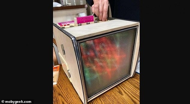 Cha đẻ của karaoke qua đời ở tuổi 100-3