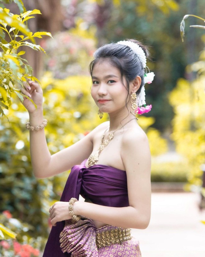Tân Hoa hậu Trái Đất Campuchia bị chê nhạt nhòa-14