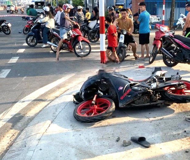 Ô tô tông hàng loạt xe máy ở Bình Dương, 5 người thương vong-3