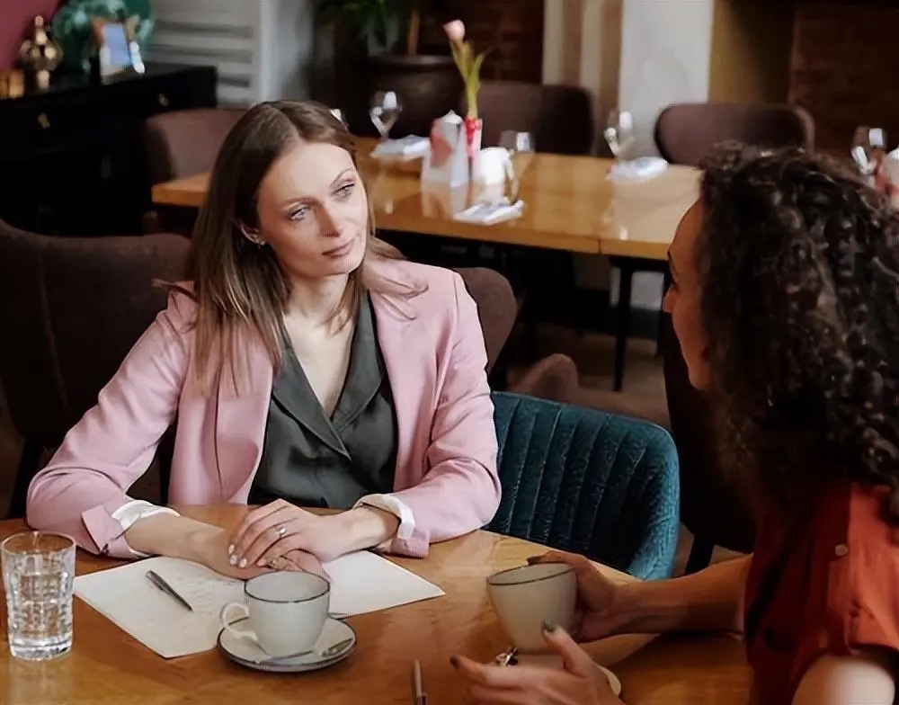 Sau khi tốt nghiệp Harvard, cô gái trẻ làm gia sư ở khu nhà giàu: Cách NUÔI DẠY con của họ thật khắc nghiệt!-2