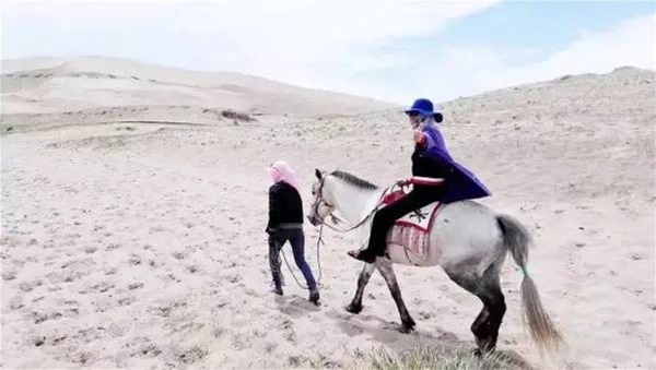 Cụ bà 73 tuổi vẫn cưỡi ngựa, đi phân khối lớn, trẻ như U40 nhờ 2 thói quen đơn giản, không phải tập thể dục-5